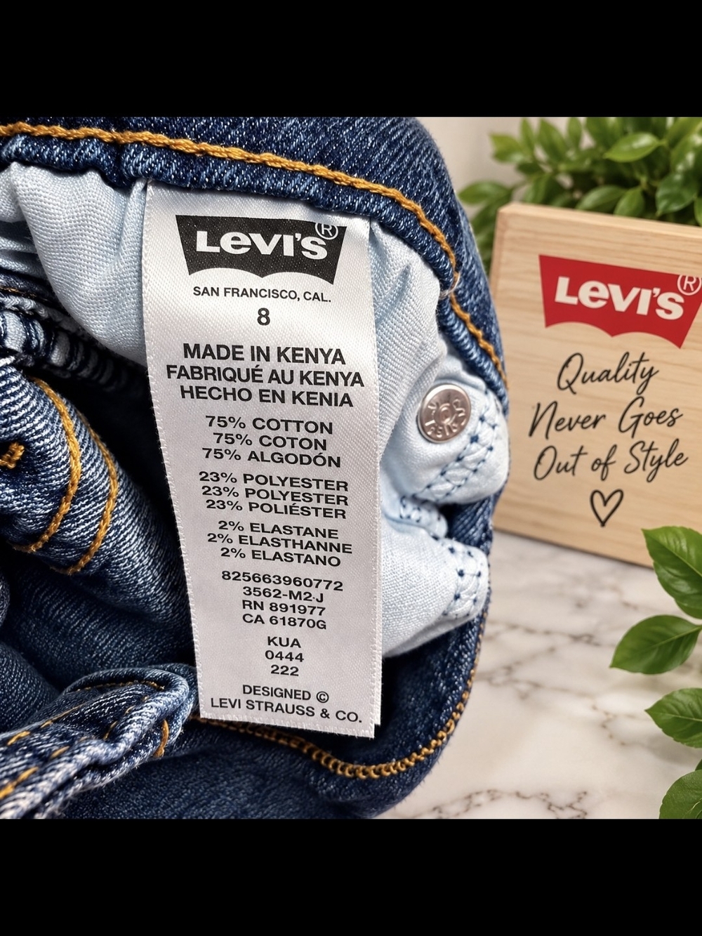 Levi's Women's Dark Blue Classic Straight Jeans - Picture 4 of 4